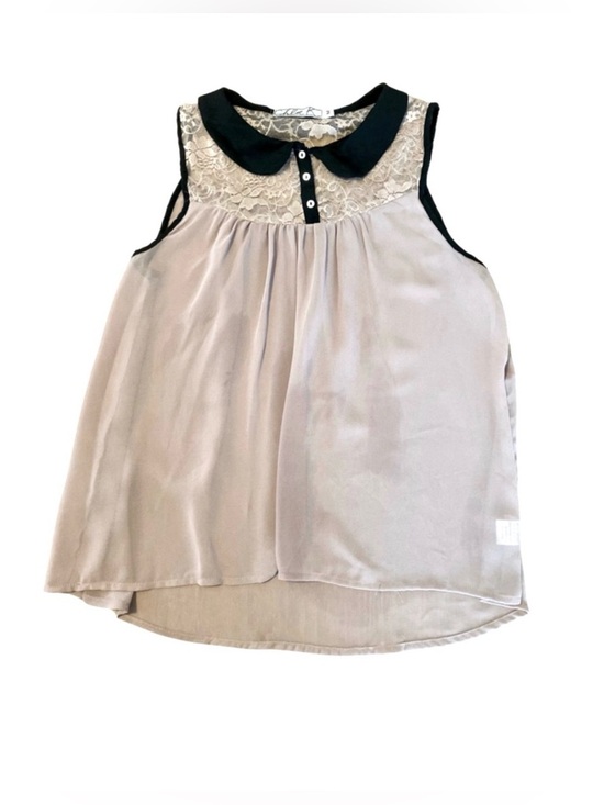 Chloe K Tops - Chloe K Sleeveless Blouse w/Collar